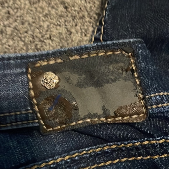 Silver Suki Mid Rise Capri - Picture 5 of 7